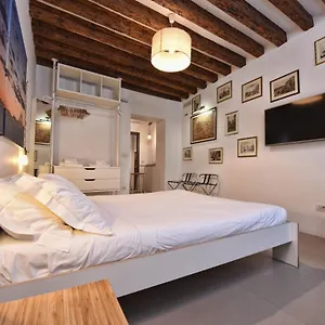 Lively Castello Comfort Private Bath & Privacy Affittacamere Venezia